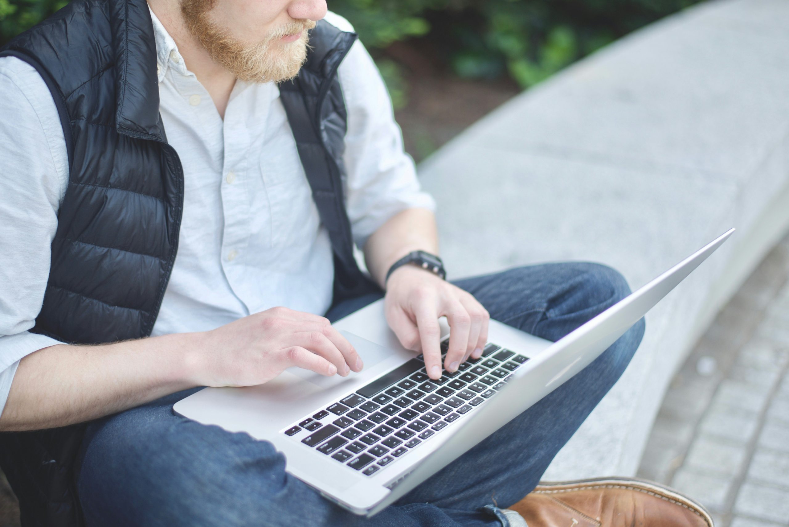 banking-on-laptop